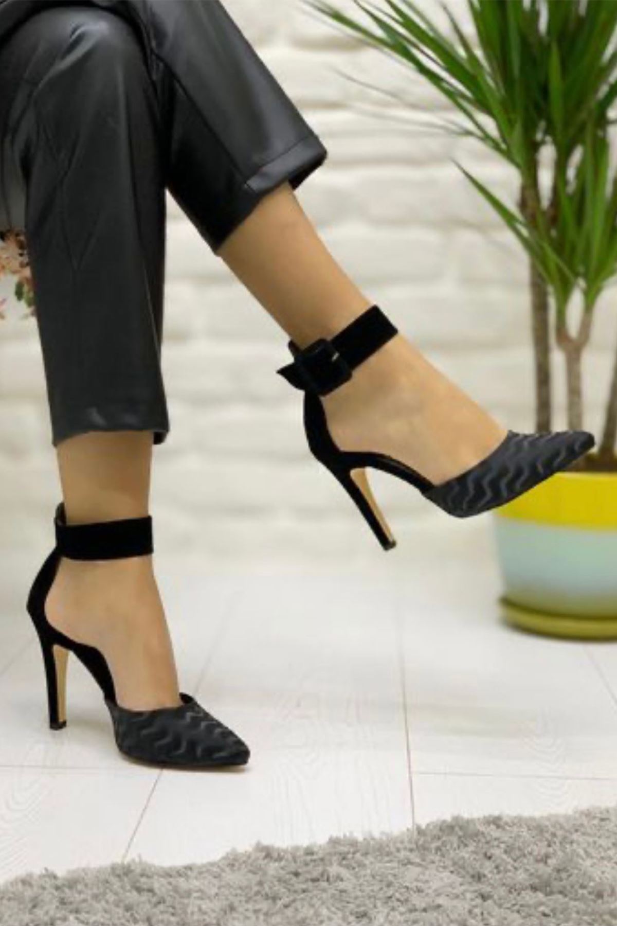 Tores Siyah  Bayan Topuklu Ayakkabı