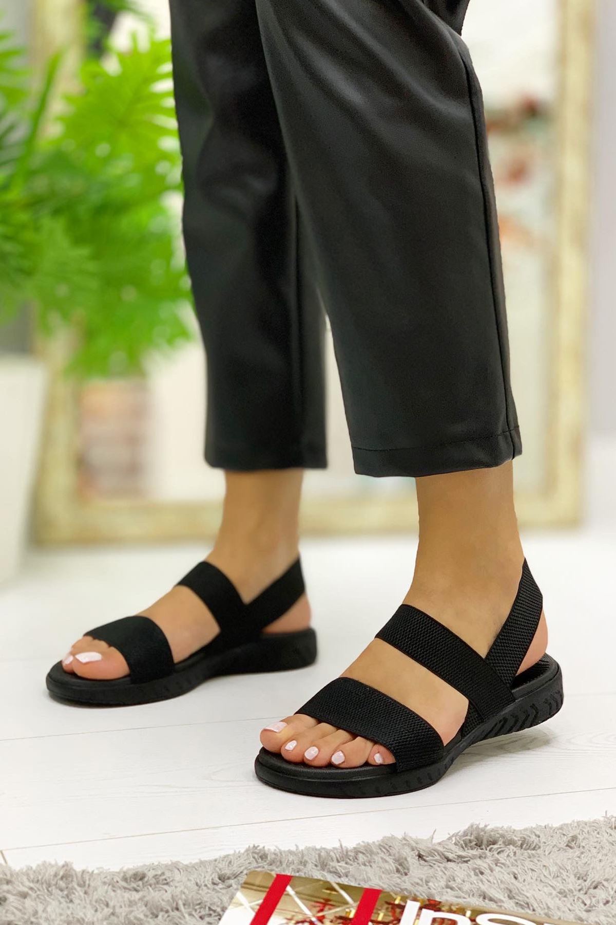 Retax Siyah Bayan Sandalet