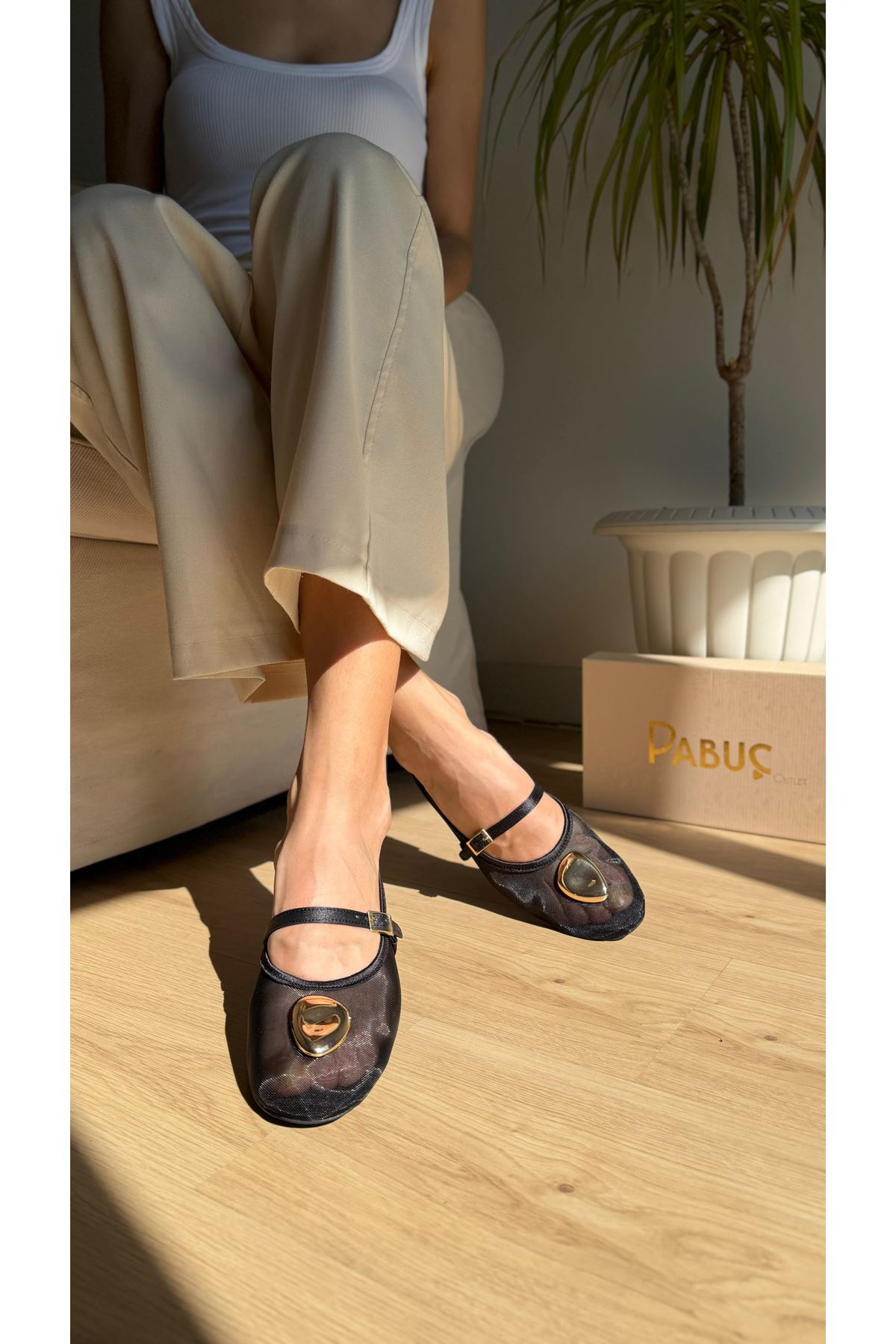 Yesra Siyah Bayan Babet