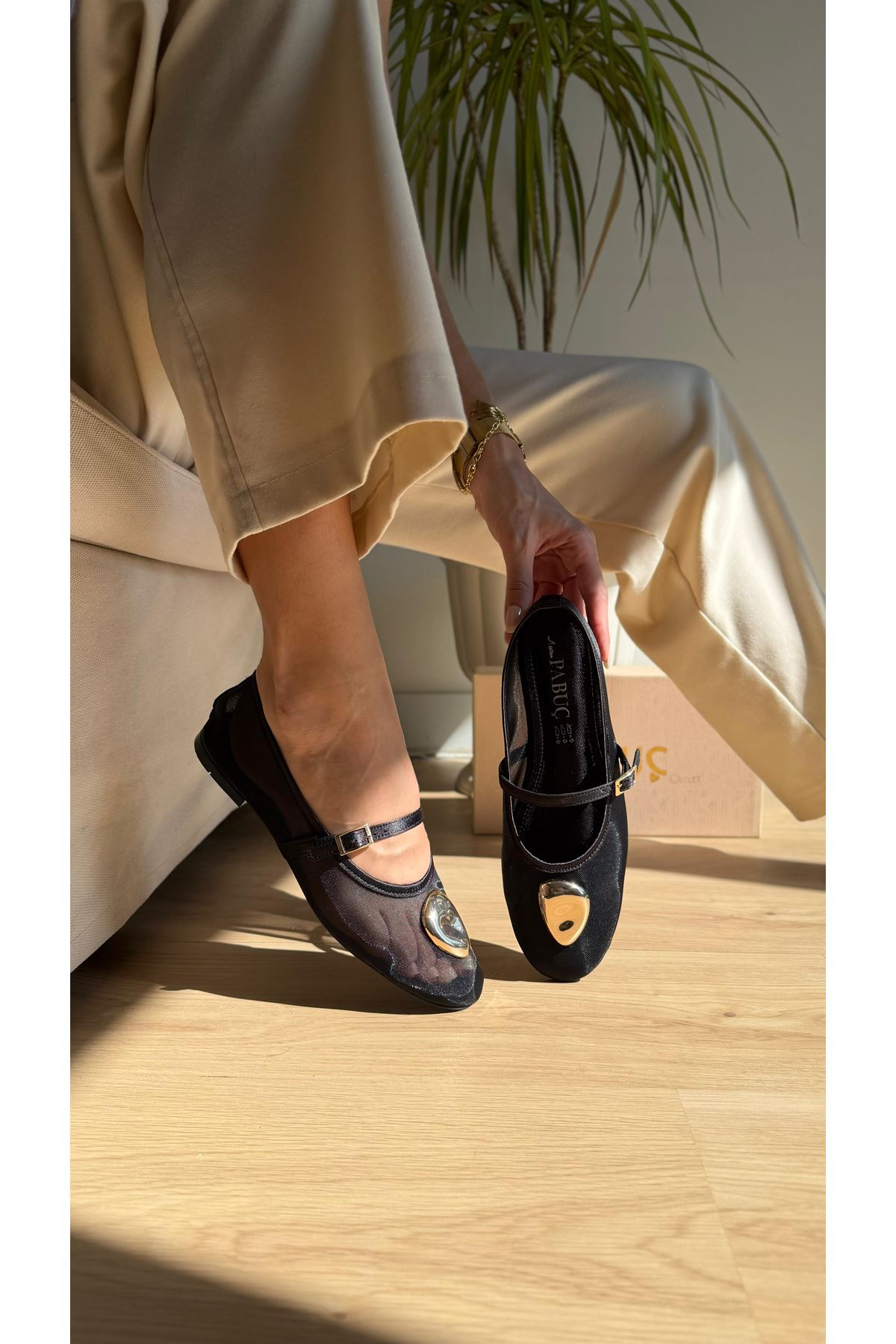 Yesra Siyah Bayan Babet