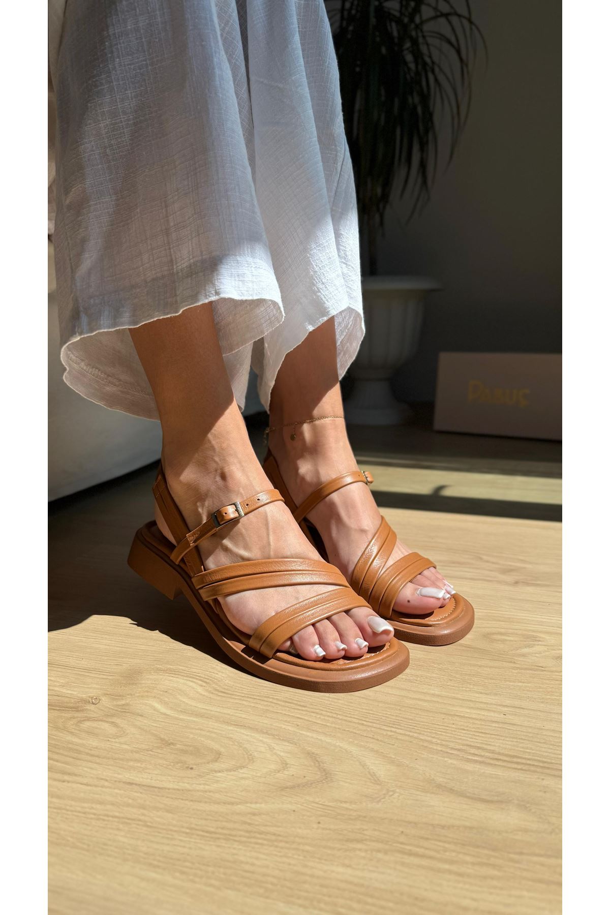 Sara Hakiki Deri Taba Sandalet
