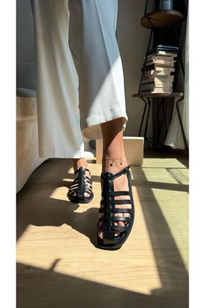 Arina Hakiki Deri Siyah Sandalet