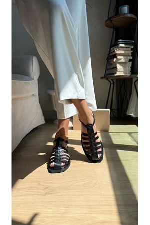 Arina Hakiki Deri Siyah Sandalet