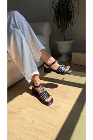 Elanora Hakiki Deri Siyah Sandalet