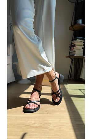 Dora Hakiki Deri Siyah Sandalet