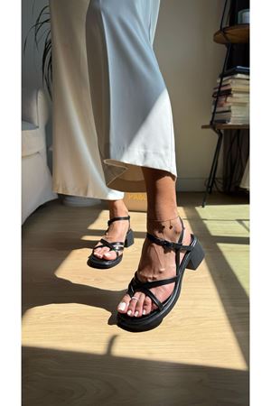 Dora Hakiki Deri Siyah Sandalet