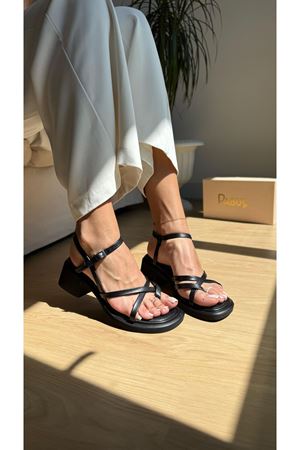 Dora Hakiki Deri Siyah Sandalet